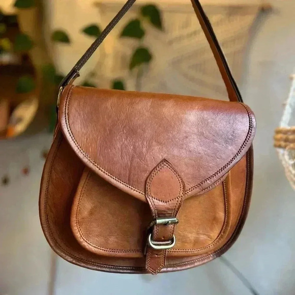 Vintage-Inspired Handmade Leather Saddle Bag Purse Tan Crossbody Satchel - Picture 3 of 16